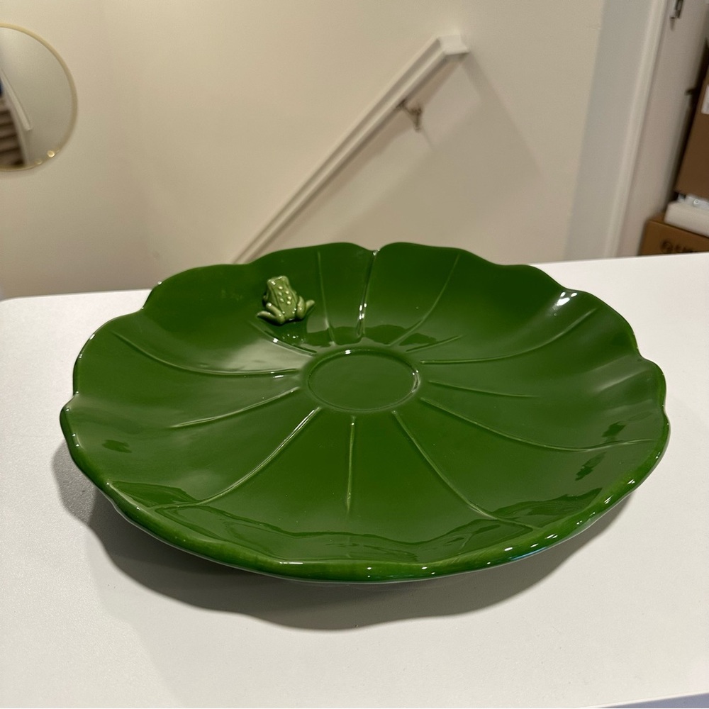Green Leaf-Shaped Plate with Frog Accent - Picture 4 of 8